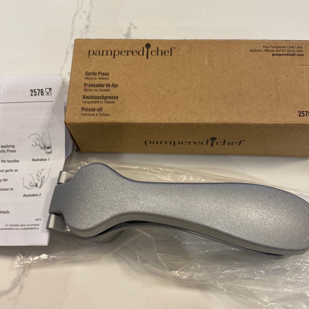COPY - Pampered chef garlic press new